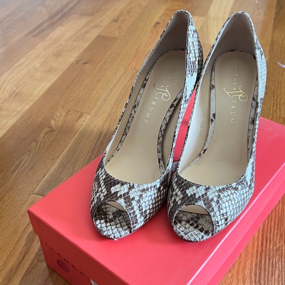 Ivanka Trump Heels - Picture 2 of 8